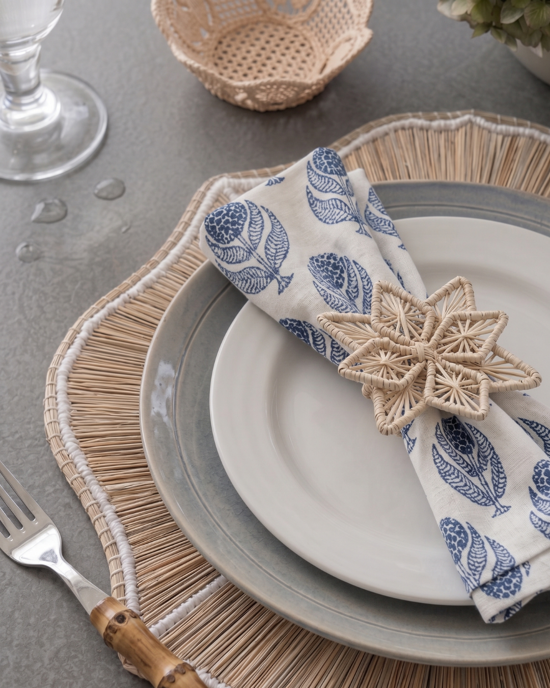 White Festive Iraca Placemat