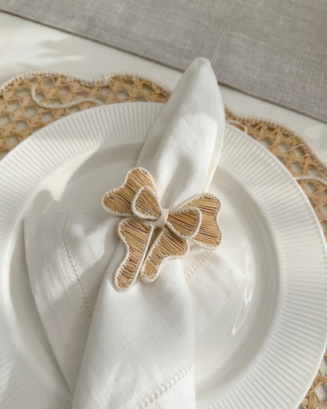 White Bow Iraca Placemat