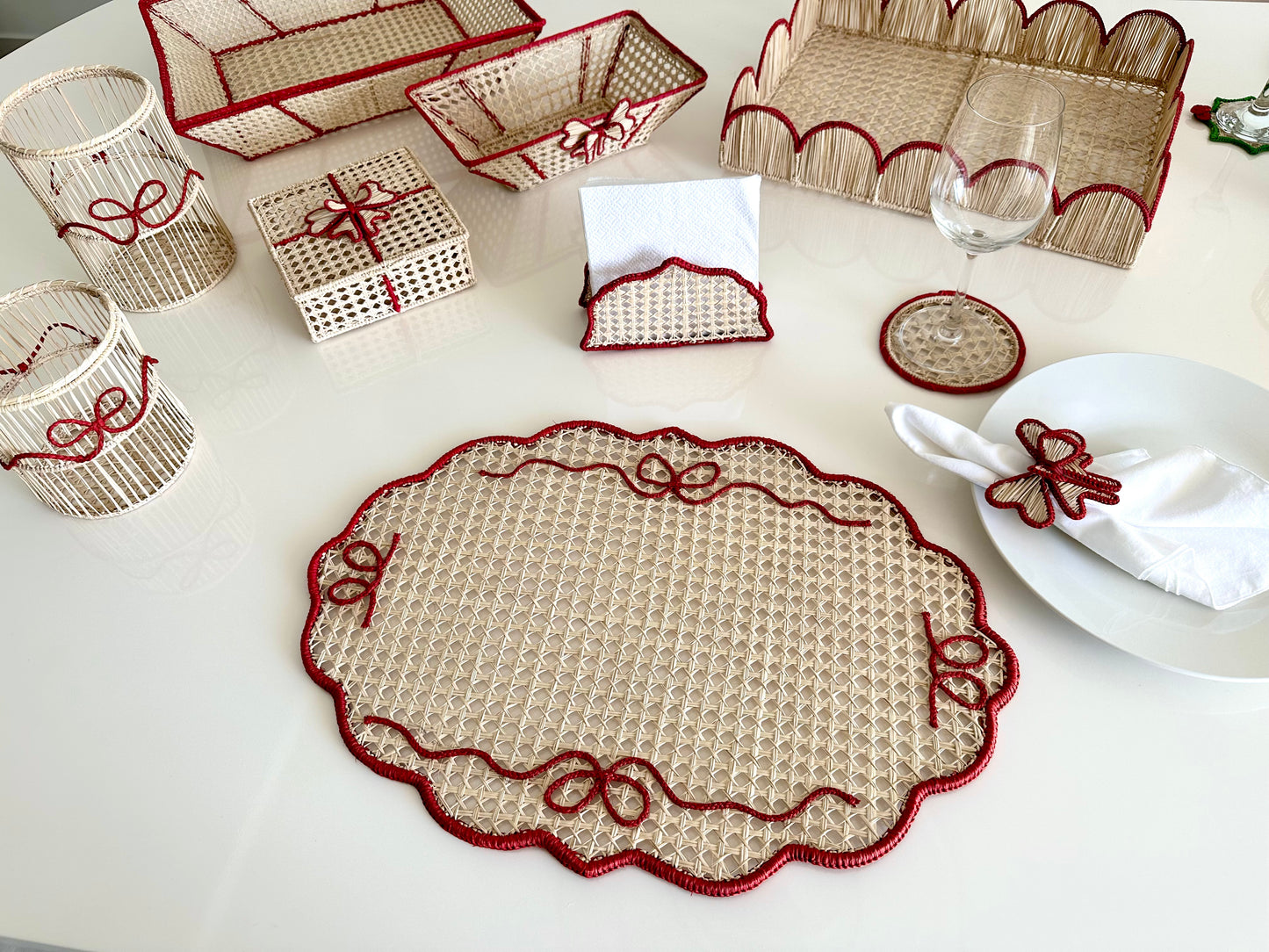 Bow Scalloped Iraca Placemat