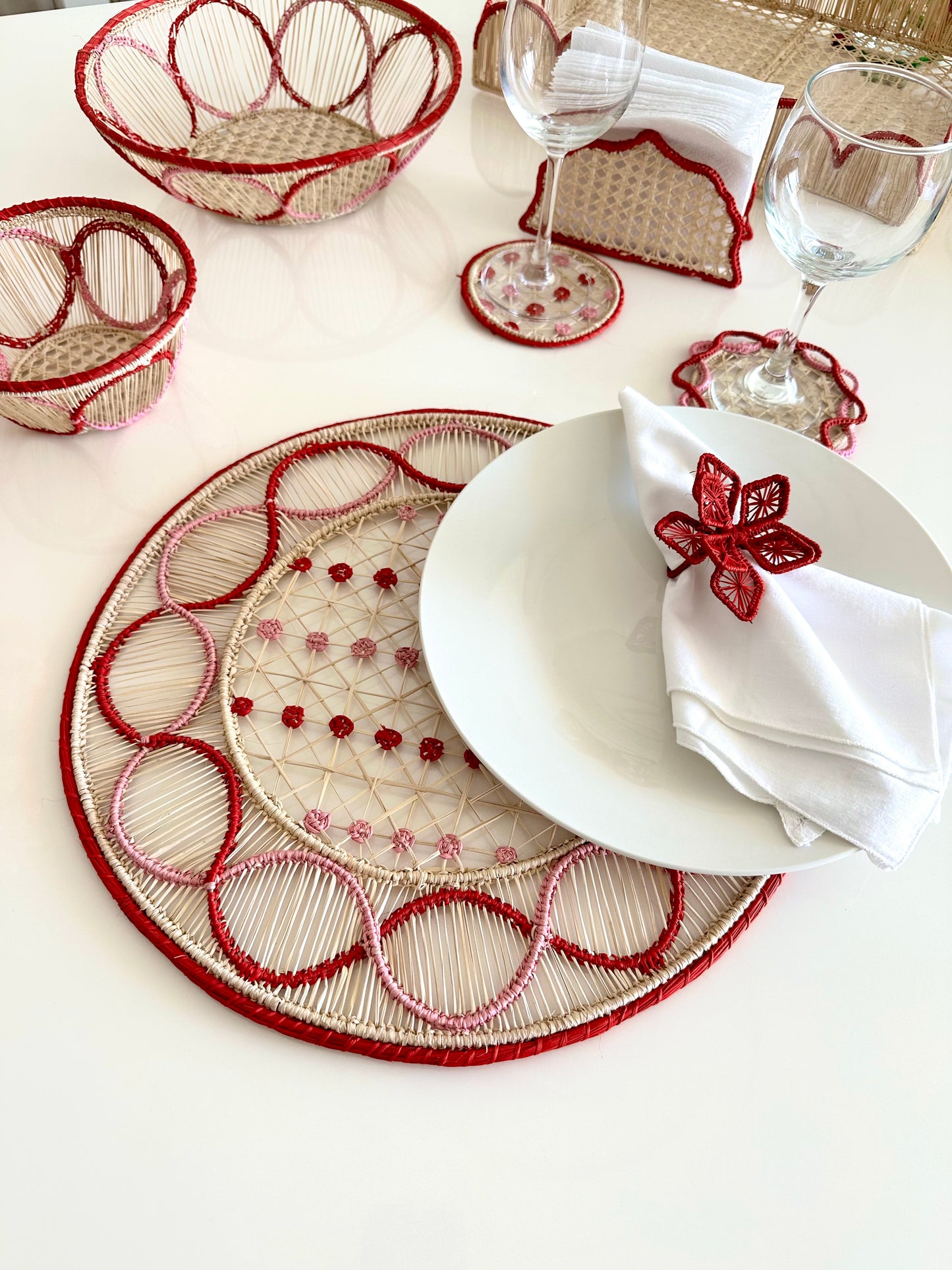 Jolly Red Iraca Tray