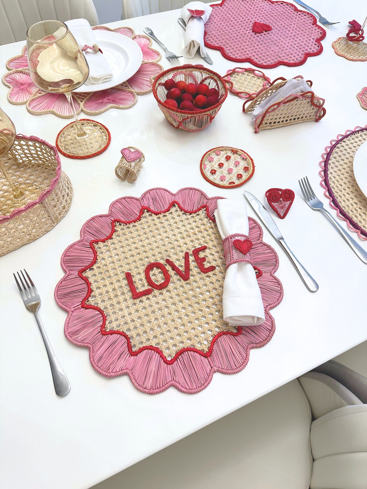 Scalloped Iraca Napkin Holder