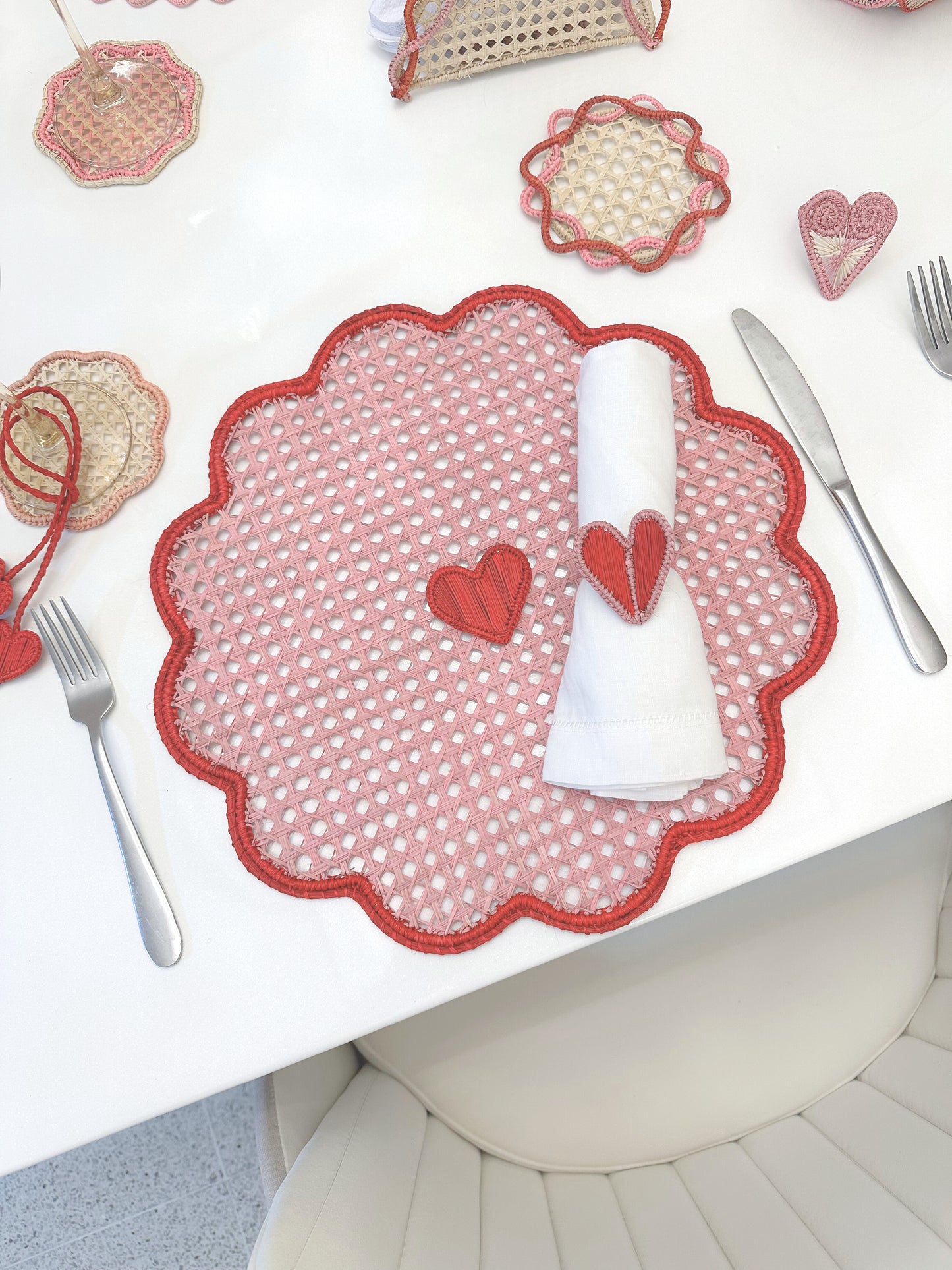 Scalloped Heart Iraca Placemat